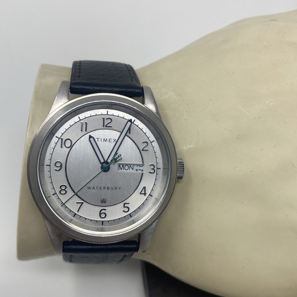 Timex Waterbury Traditional Mens Watch TW2U90200 - Picture 2 of 3